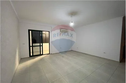 Tirane, jepet me qera zyre Kati 4, 115 m² 800 € (Stadiumi Dinamo)