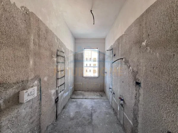 Shitet, Apartament 3+1+2+2 Post Parkim, Univers City