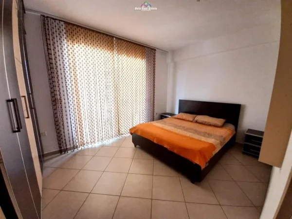 Tirane, jepet me qera apartament 1+1+Ballkon Kati 3, 65 m² 430 € (kamez)