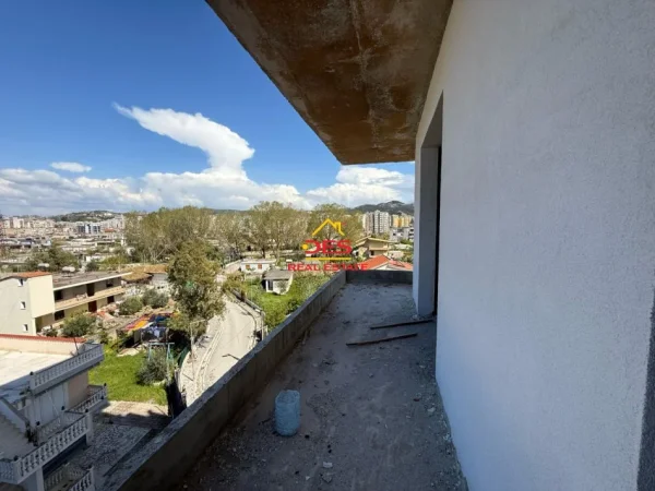 Vlore, shitet apartament 2+1+Ballkon Kati 4, 108 m² (Rruga Sazani)