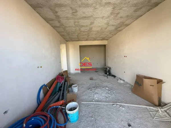 Vlore, shitet apartament 2+1+Ballkon Kati 4, 108 m² (Rruga Sazani)