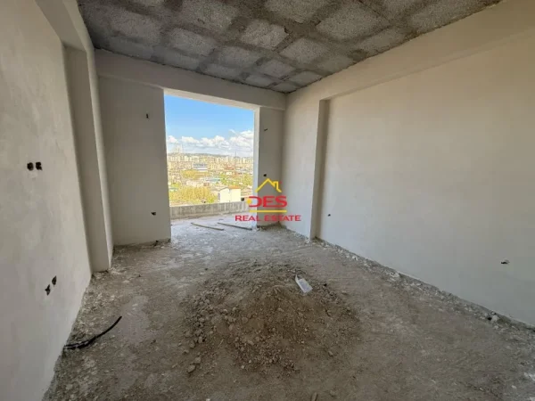 Vlore, shitet apartament 2+1+Ballkon Kati 4, 108 m² (Rruga Sazani)