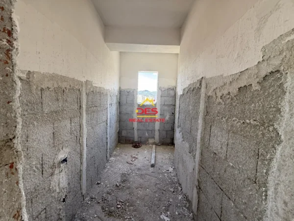 Vlore, shitet apartament 2+1+Ballkon Kati 4, 108 m² (Rruga Sazani)