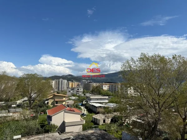 Vlore, shitet apartament 2+1+Ballkon Kati 4, 108 m² (Rruga Sazani)