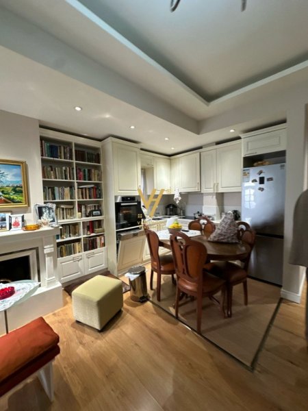 Tirane, jepet me qera apartament 3+1+Ballkon Kati 1, 123 m² 1.500 € (KOMUNA E PARISIT)