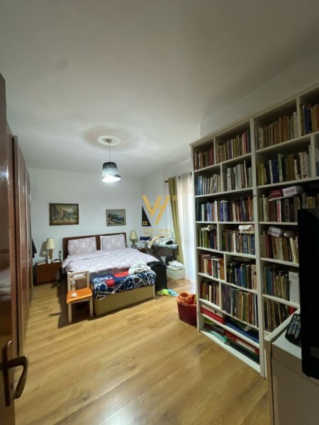 Tirane, jepet me qera apartament 3+1+Ballkon Kati 1, 123 m² 1.500 € (KOMUNA E PARISIT)