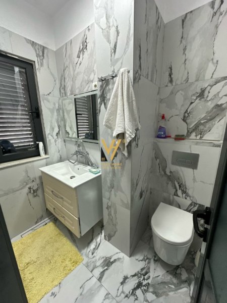 Tirane, jepet me qera apartament 3+1+Ballkon Kati 1, 123 m² 1.500 € (KOMUNA E PARISIT)