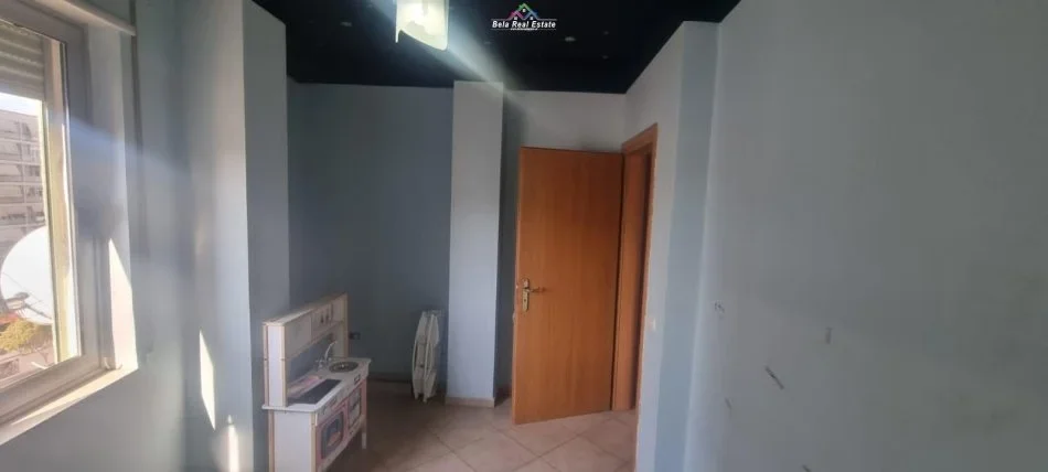 Tirane, shes apartament 2+1 Kati 7, 90 m² 208.000 € (komuna e parisit)