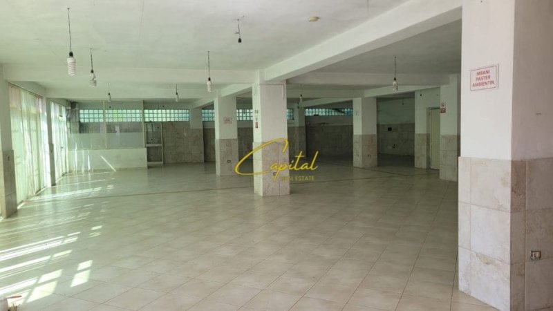 Tirane, jepet me qera dyqan Kati 0, 400 m² 1.600 € (KODRA E PRIFTIT)