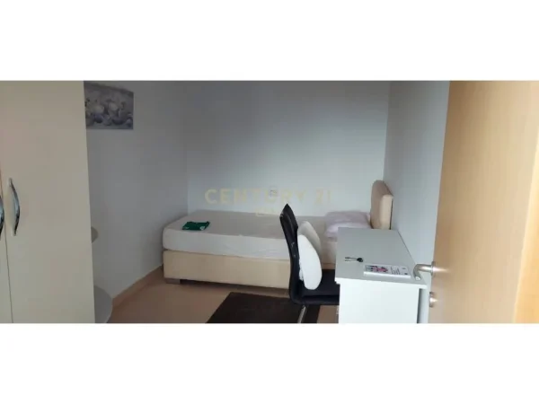 Tirane, jepet me qera apartament 3+1 Kati 3, 118 m² 650 € (Square 21)