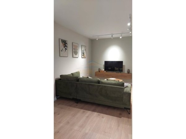 Tirane, jepet me qera apartament 1+1+Aneks+Ballkon Kati 7, 92 m² 1.000 € (BULEVARDI ZOGU I)