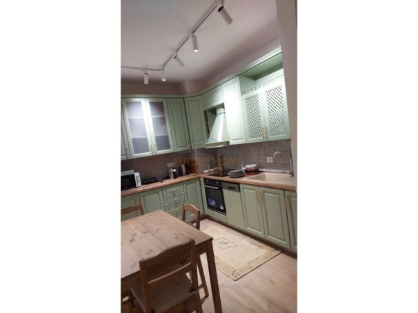 Tirane, jepet me qera apartament 1+1+Aneks+Ballkon Kati 7, 92 m² 1.000 € (BULEVARDI ZOGU I)