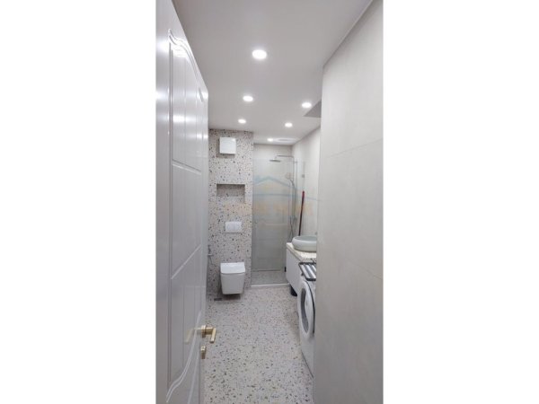 Tirane, jepet me qera apartament 1+1+Aneks+Ballkon Kati 7, 92 m² 1.000 € (BULEVARDI ZOGU I)