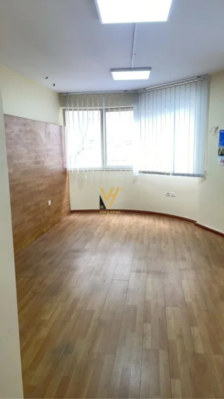 Tirane, jepet me qera zyre Kati 2, 90 m² 600 € (SELVIA)