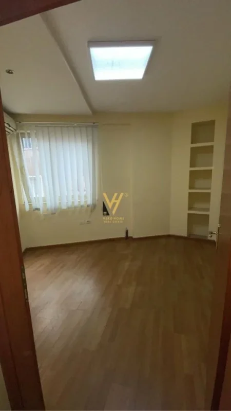 Tirane, jepet me qera zyre Kati 2, 90 m² 600 € (SELVIA)