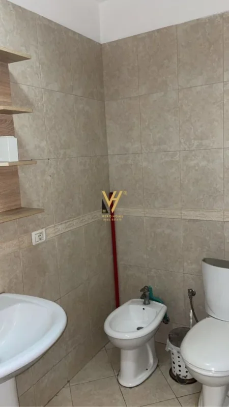 Tirane, jepet me qera zyre Kati 2, 90 m² 600 € (SELVIA)