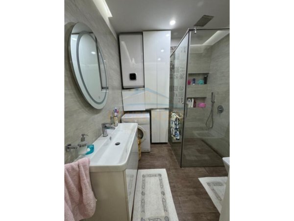 Tirane, jap me qera apartament 2+1 Kati 2, 107 m² 700 € (Kopshti Zoologjik)