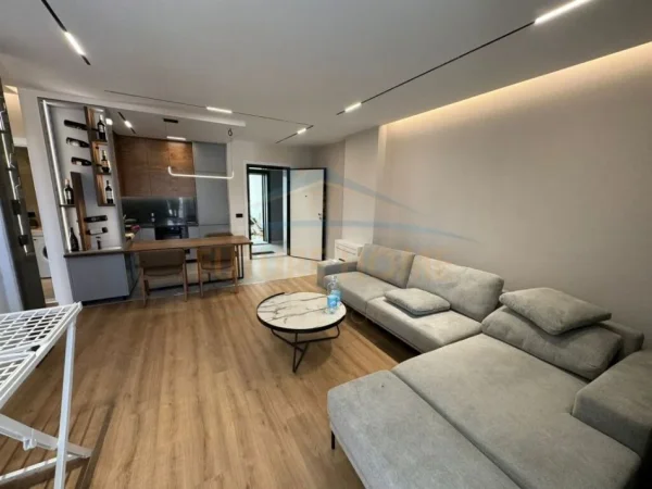 Qerret, shes apartament+verande | Penthouse 1+1+Ballkon Kati 9, 97 m² 230.000 € (Qerret)