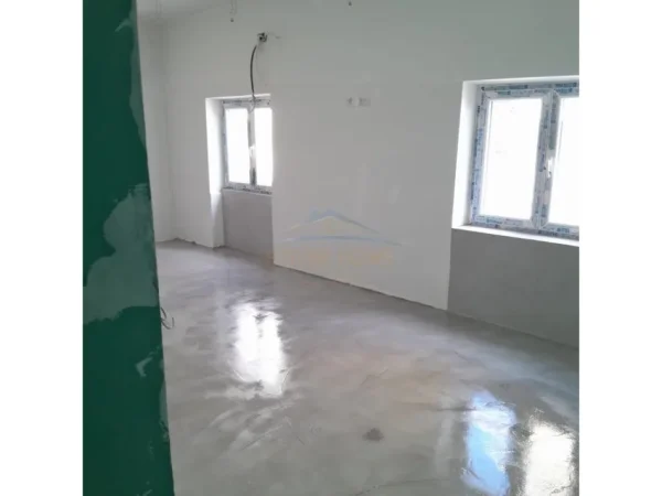 Tirane, shitet garsonier 1+1 Kati 5, 74 m² 220.000 € (Shallvarett)