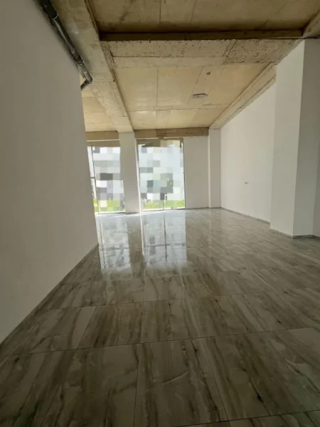 Shqiperi, jepet me qera zyre Kati 0, 177 m² 1.000 € (bulevardi i ri)