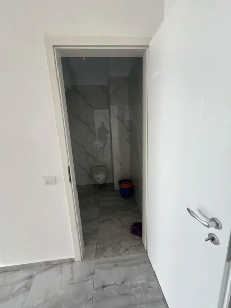 Shqiperi, jepet me qera zyre Kati 0, 177 m² 1.000 € (bulevardi i ri)