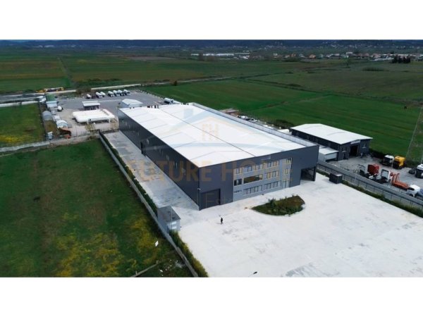 Tirane, jepet me qera magazine Kati 0, 7.783 m² 14.000 € (Autostrada Tirane Durres)