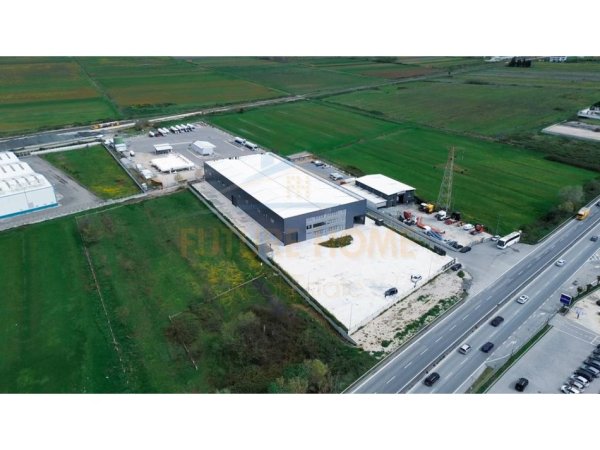 Tirane, jepet me qera magazine Kati 0, 7.783 m² 14.000 € (Autostrada Tirane Durres)