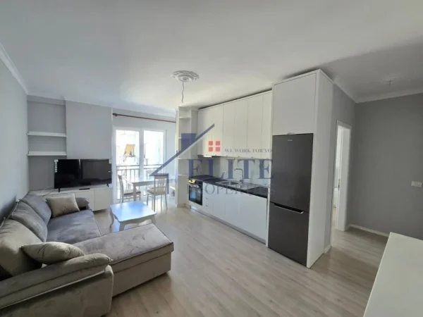 Tirane, jepet me qera apartament 1+1 Kati 6, 70 m² 400 € (yzberisht)