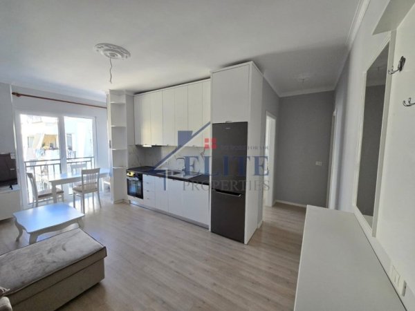 Tirane, jepet me qera apartament 1+1 Kati 6, 70 m² 400 € (yzberisht)