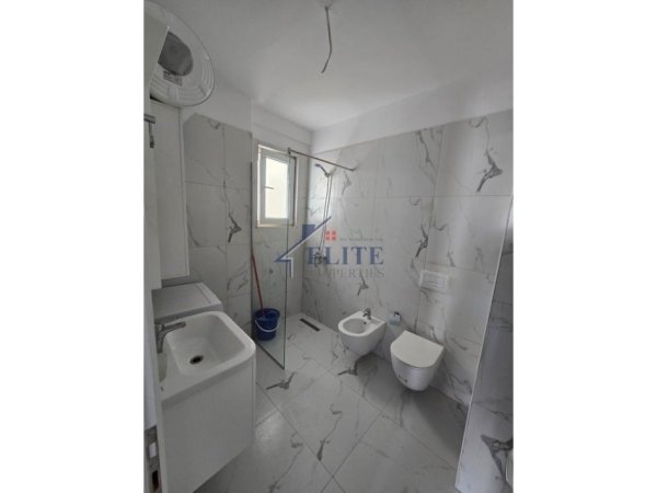 Tirane, jepet me qera apartament 1+1 Kati 6, 70 m² 400 € (yzberisht)