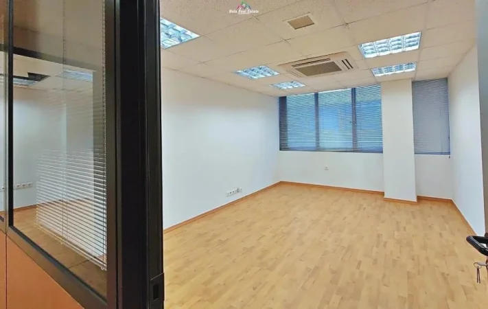 Shqiperi, jepet me qera dyqan Kati 0, 40 m² 510 € (sheshi willson)