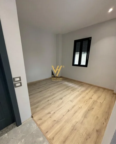 Tirane, jepet me qera ambjent biznesi Kati 1, 80 m² 1.100 € (QENDER)