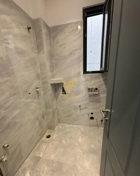 Tirane, jepet me qera ambjent biznesi Kati 1, 80 m² 1.100 € (QENDER)