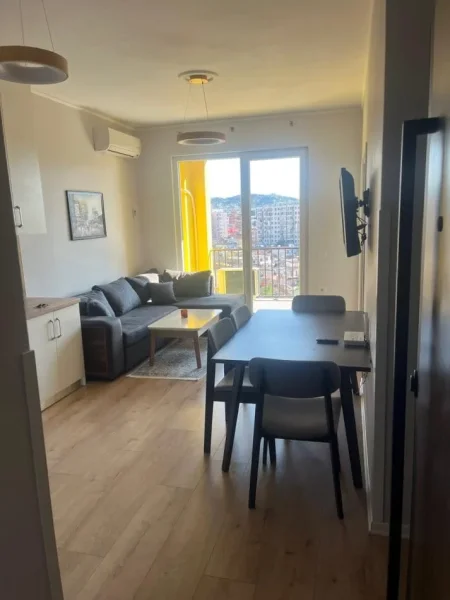 Tirane, jepet me qera apartament 2+1 Kati 6, 70 m² 450 € (yzberisht)