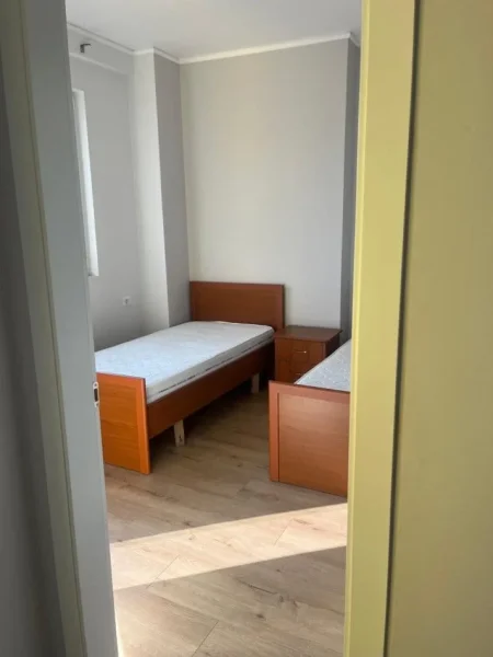 Tirane, jepet me qera apartament 2+1 Kati 6, 70 m² 450 € (yzberisht)