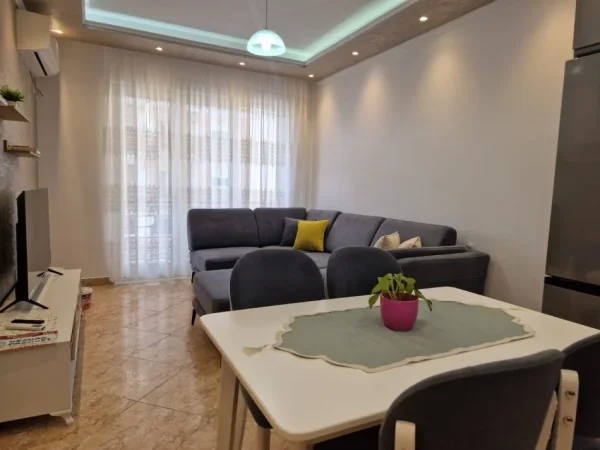 Tirane, jepet me qera apartament 2+1+Ballkon Kati 6, 110 m² 800 € (rruga Don Bosko)