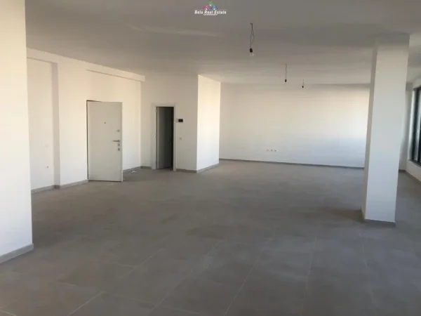 Tirane, jepet me qera zyre Kati 1, 132 m² 1.600 € (asl)