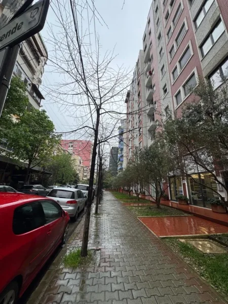 Tirane, jepet me qera ambjent biznesi Kati 0, 97 m² 2.500 € (RRUGA MARCO BOCARI)