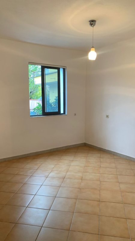 Tirane, jap me qera shtepi 2+1 Kati 1, 70 m² 400 € (Daniel Ndreka)