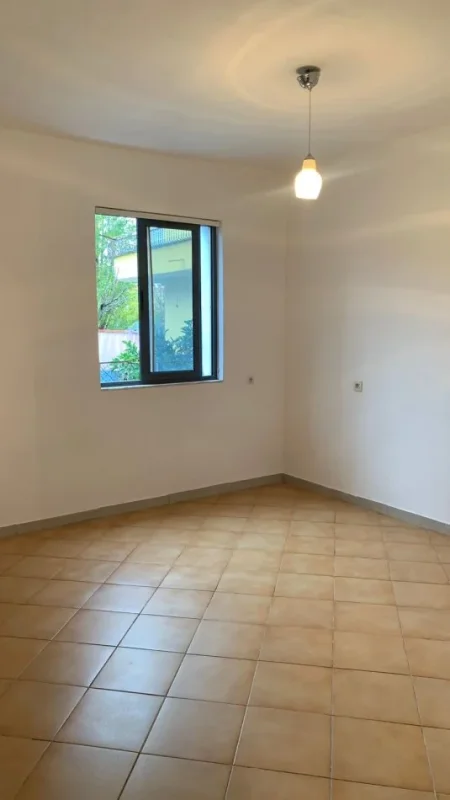 Tirane, jap me qera shtepi 2+1 Kati 1, 70 m² 400 € (Daniel Ndreka)
