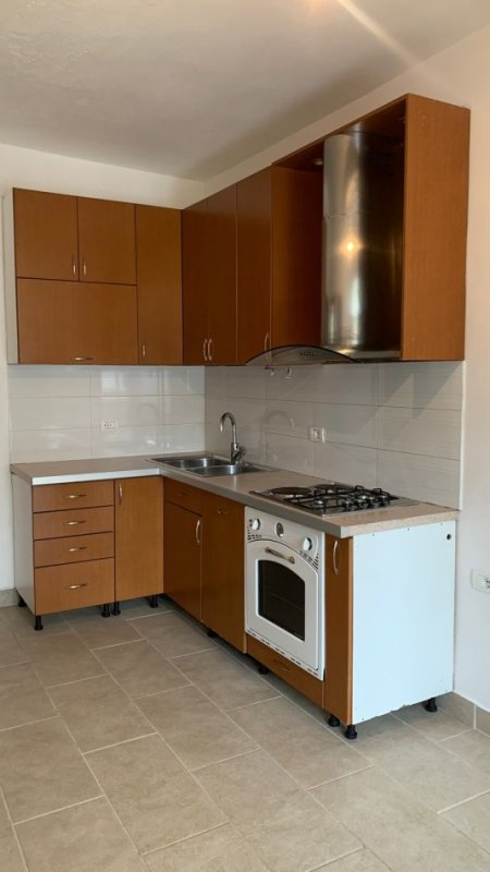 Tirane, jap me qera shtepi 2+1 Kati 1, 70 m² 400 € (Daniel Ndreka)