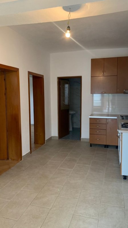 Tirane, jap me qera shtepi 2+1 Kati 1, 70 m² 400 € (Daniel Ndreka)