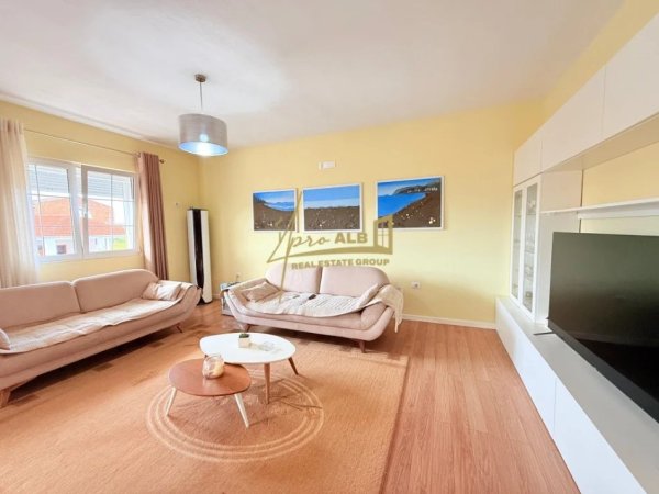 Tirane, jepet me qera Vile 1+1+Ballkon Kati 1, 89 m² 550 € (Prane Ardenos, Rruga Princ Vidi)