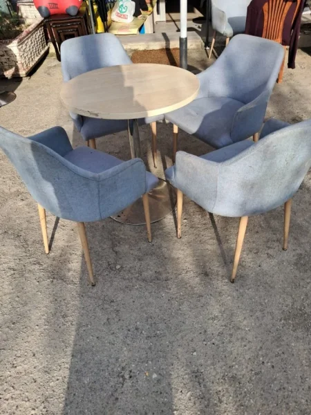 Tirane, Shes Karrike &  Tavolina