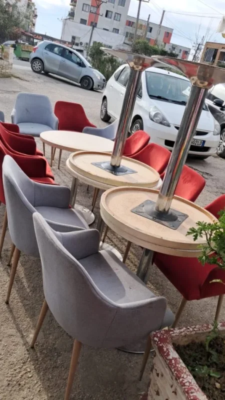 Tirane, Shes Karrike &  Tavolina