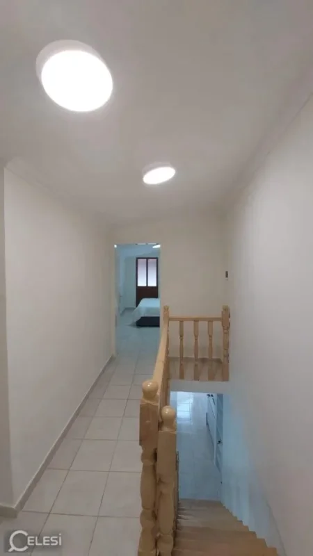 Tirane, jepet me qera apartament duplex 2+1+Ballkon Kati 2, 120 m² 650 € (SELVIA)
