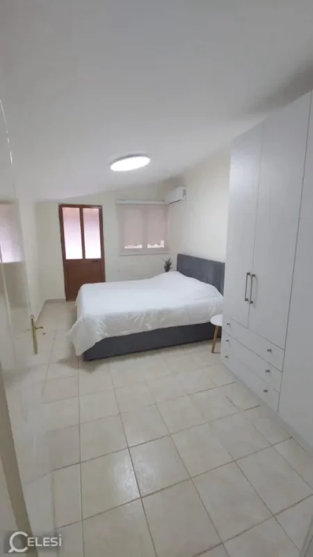Tirane, jepet me qera apartament duplex 2+1+Ballkon Kati 2, 120 m² 650 € (SELVIA)
