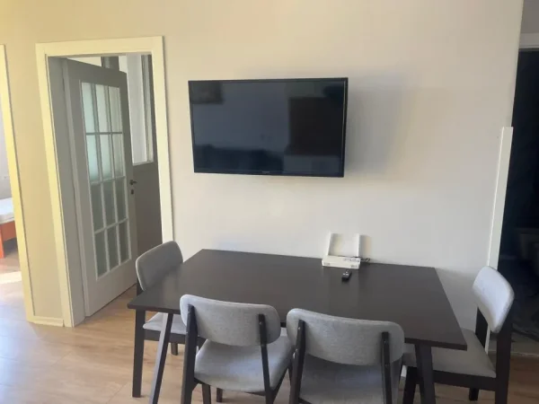 Tirane, jepet me qera apartament 2+1+Ballkon Kati 6, 70 m² 450 € (YZBERISHT)