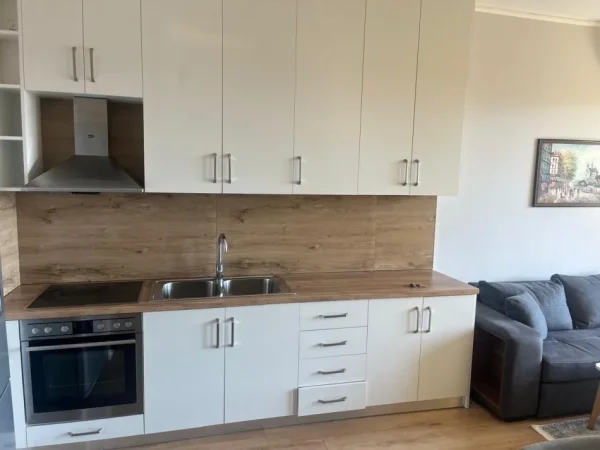 Tirane, jepet me qera apartament 2+1+Ballkon Kati 6, 70 m² 450 € (YZBERISHT)