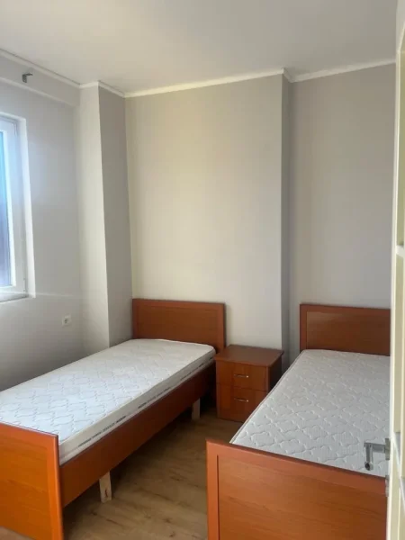 Tirane, jepet me qera apartament 2+1+Ballkon Kati 6, 70 m² 450 € (YZBERISHT)
